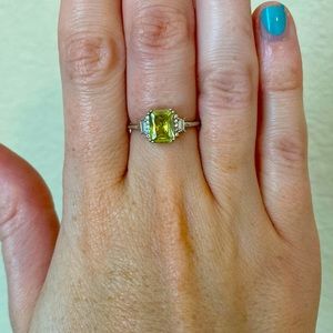 925 sterling silver Oomiay ring. Perfect condition. Gorgeous yellow stone.